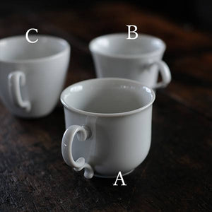 白磁のコーヒーカップ（デッドストック）